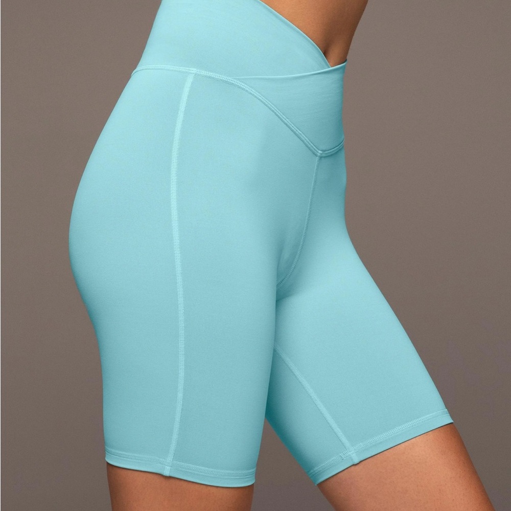 🩵 NWT MICHI RAY BIKE SHORT 7 1/2 INCH Island Blue